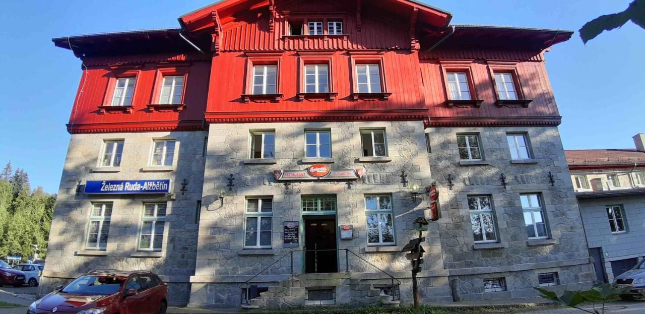 Dopravna Alzbetin Aparthotel Zelezna Ruda Bagian luar foto